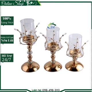 Bộ ba chân nến trang trí bộ gồm 3 cây chân nến tròn.