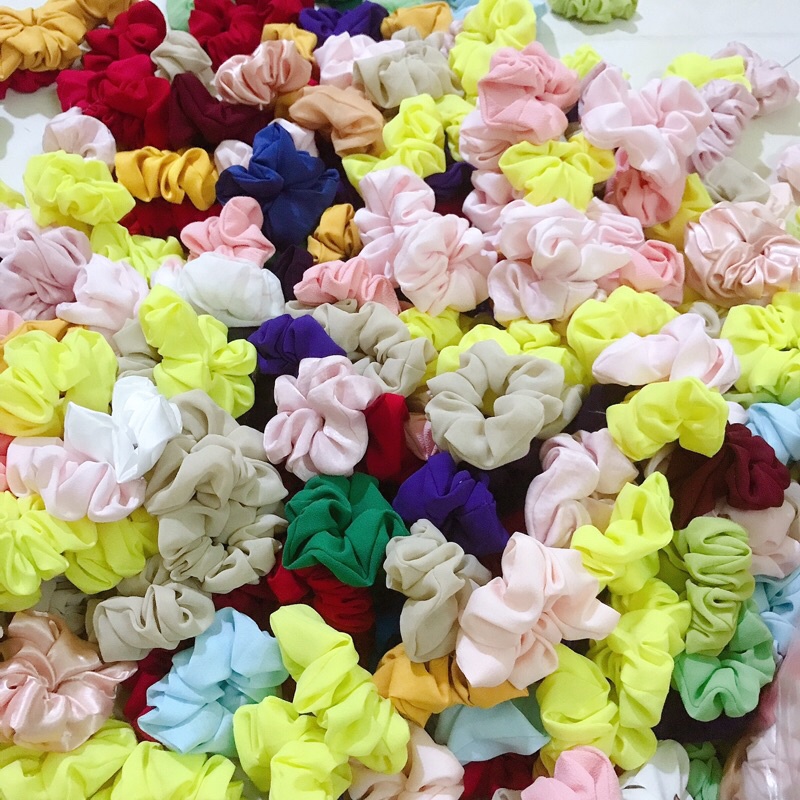 Dây buộc tóc scrunchies màu kem dễ thương