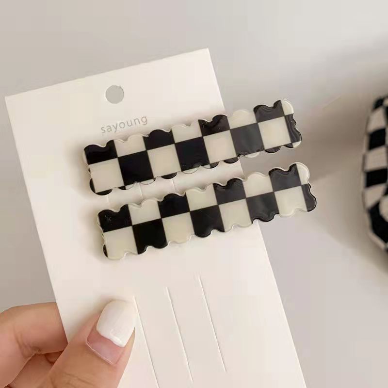 Kẹp tóc đen trắng thời trang + Túi