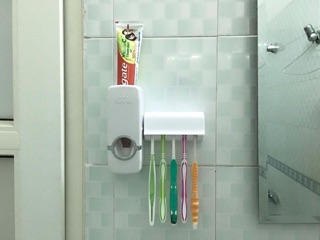  Hộp lấy kem đánh răng tự động touch me