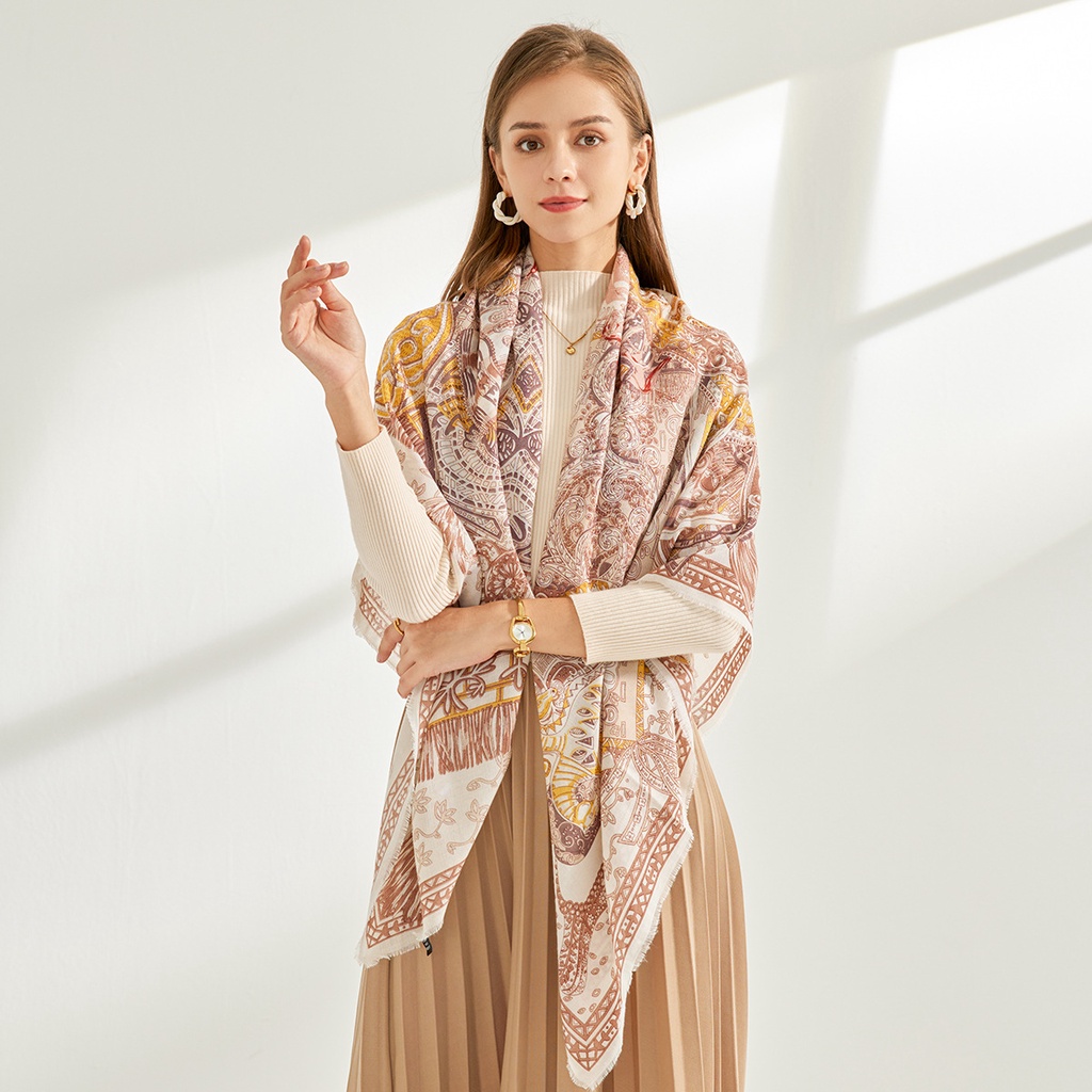 Zl Khăn Choàng Vuông In Hình Joker Phối Tua Rua Màu Mơ Sữa Thời Trang Thu Đông Ấm Áp