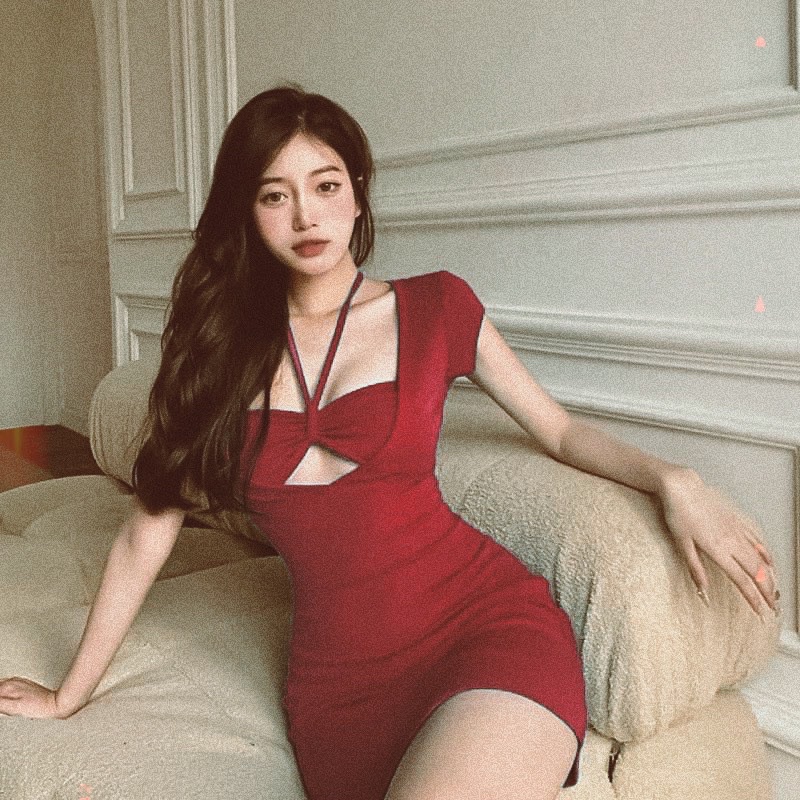 Đầm body dây yếm cổ - CarotShop