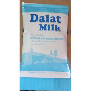 ( Now, grabgiao ngay) 10 bịch sữa tươi Dalat Milk Có đường/ không đường  220 ml