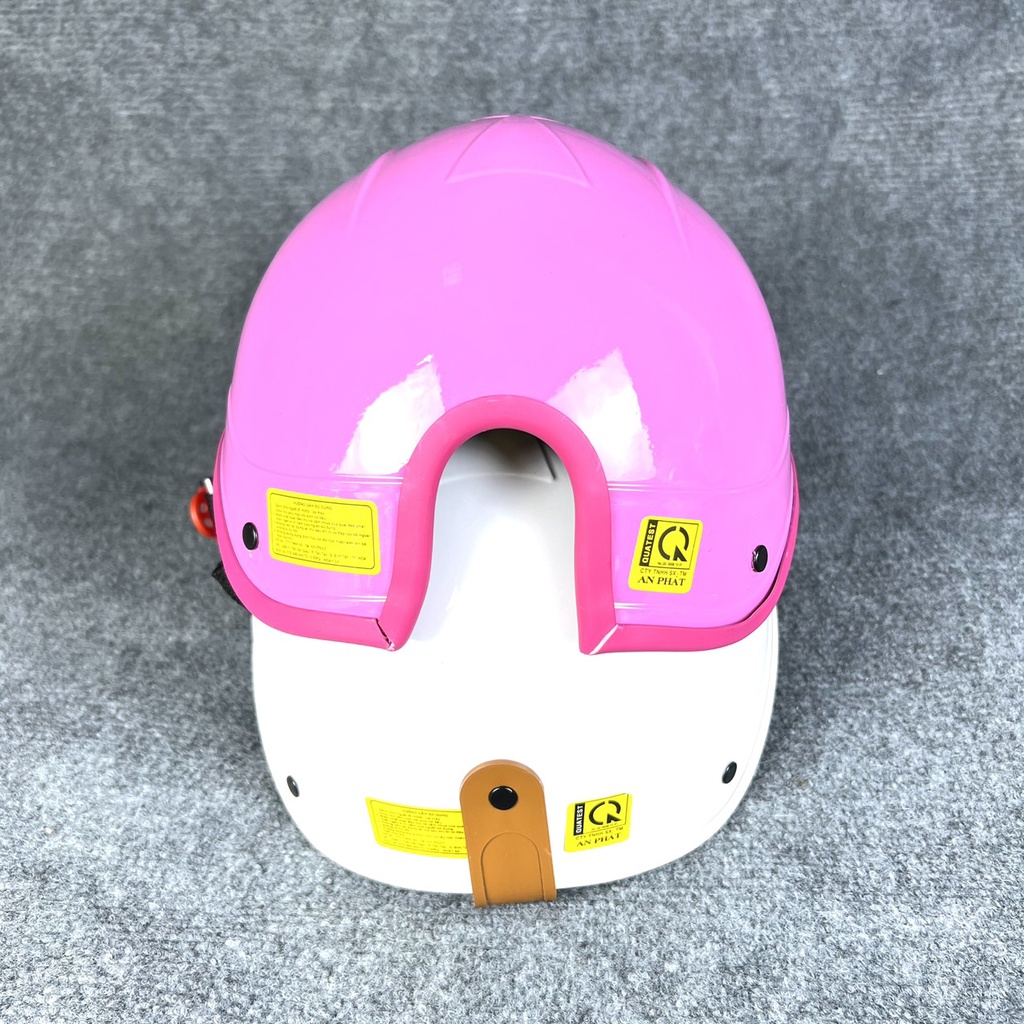 Nón kết lưỡi trai viền da thời trang cao cấp dành cho nam và nữ.