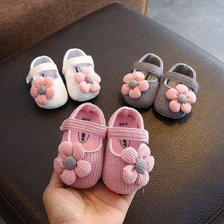 Giày tập đi cho bé 0-18 tháng tuổi.