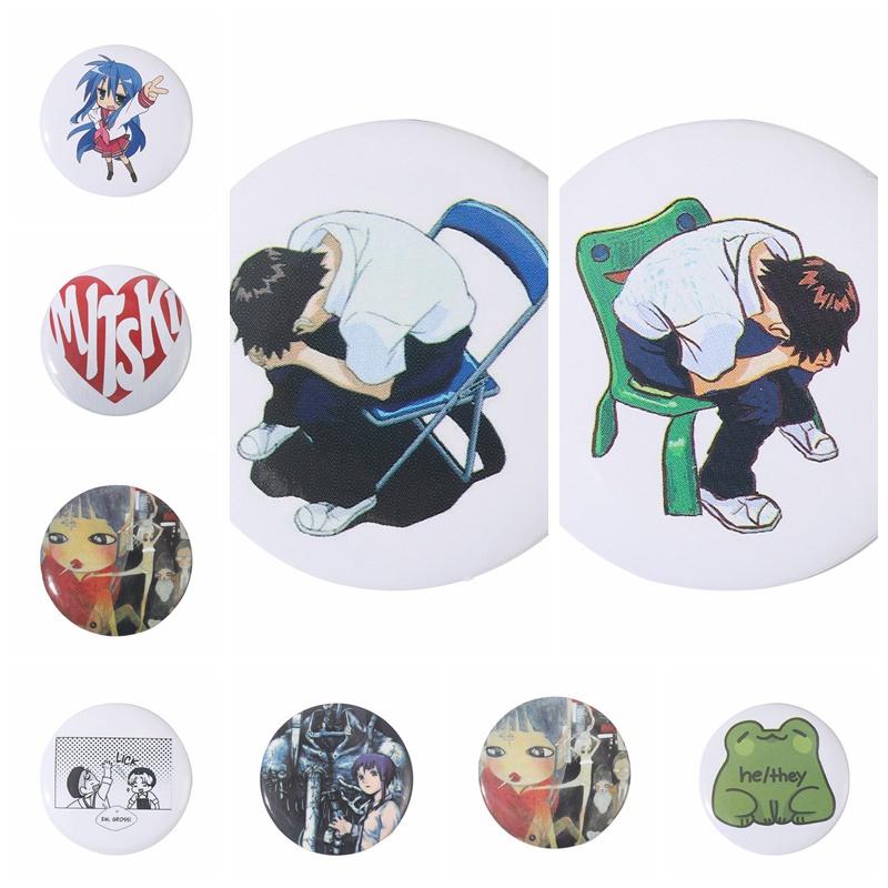 Huy hiệu cài áo QIHE JEWELRY bằng kim loại in hình hoạt hình dạng nút bấm mềm mại sáng tạo