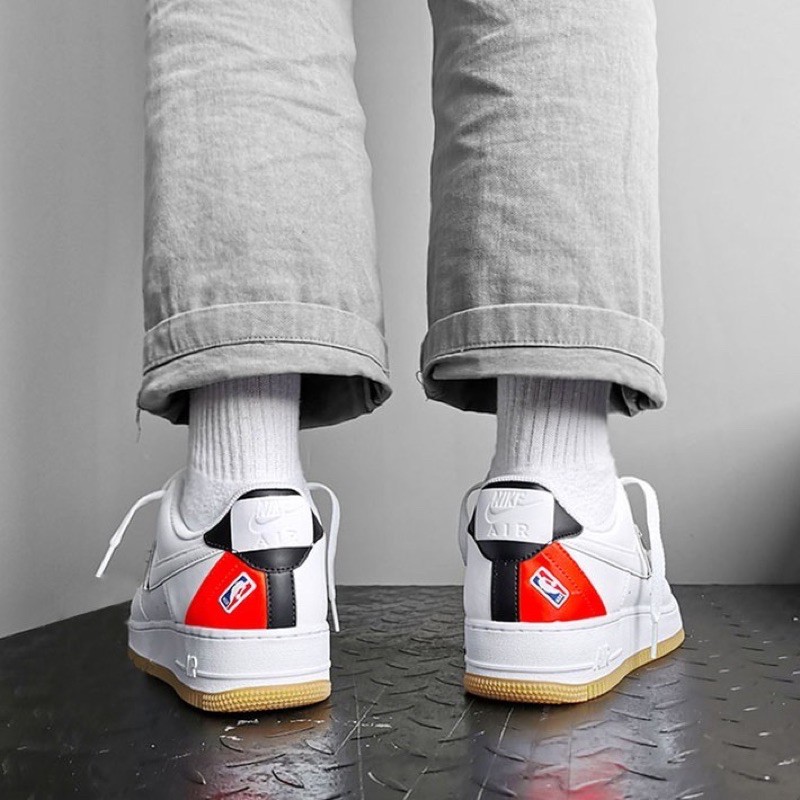Giày Nike Air Force 1 NBA gum chính hãng | BigBuy360 - bigbuy360.vn