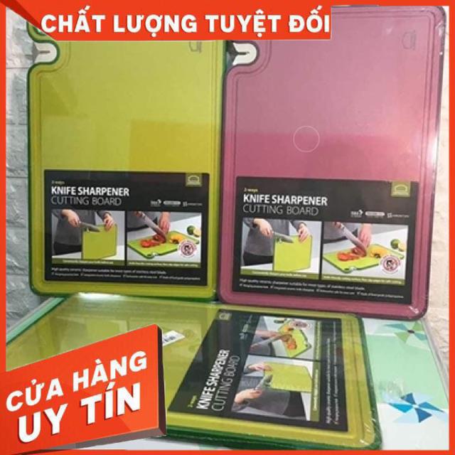 Thớt kháng khuẩn Lock&amp;Lock có chỗ mài dao