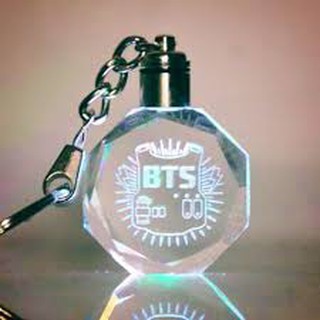 Móc khóa BTS phát sáng đổi màu