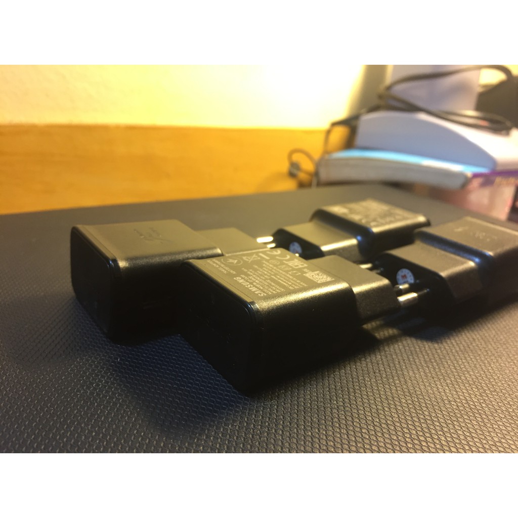 CỤC SẠC NHANH SAMSUNG ZIN S10 ĐEN - TRẮNG