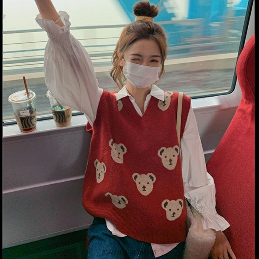 Áo len gile nữ ulzzang hình gấu cardigan phong cách hàn quốc Fmstyle Saigon 21ALU10U31303-21ALU11JM1704