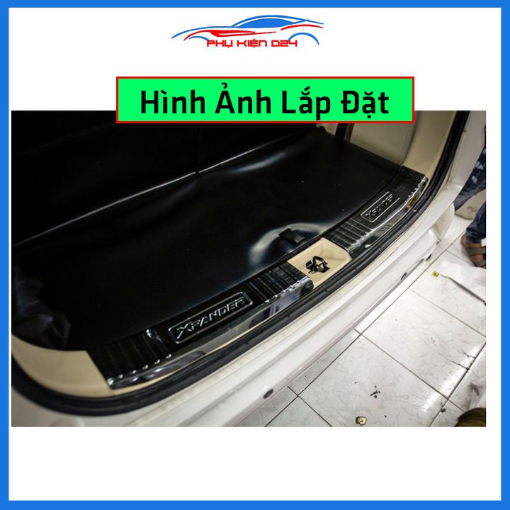 Ốp chống trầy cốp Xpander thép không gỉ vân titan bảo vệ xe chống va đập