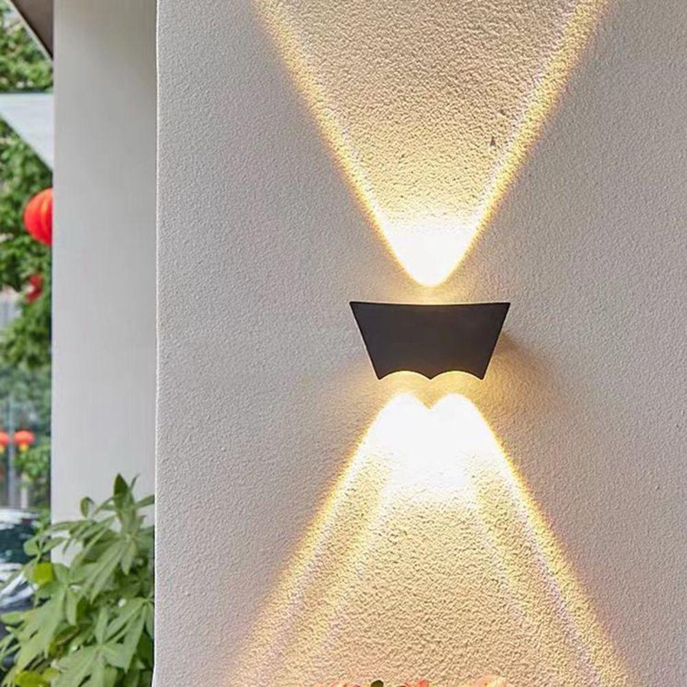 Đèn LED Gắn Tường Sử Dụng Năng Lượng Mặt Trời