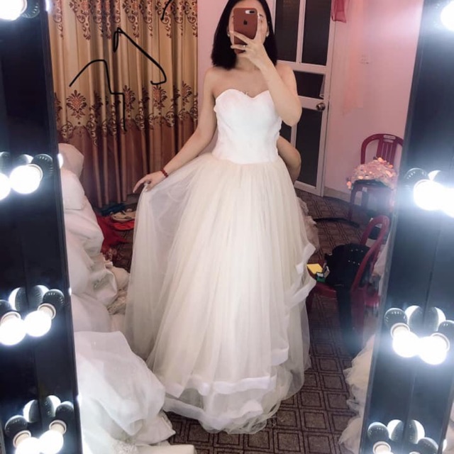 Thanh lí váy cô dâu