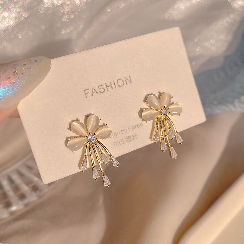 Khuyên Tai Cánh Hoa Đính Đá Sang Trọng Cho Nữ