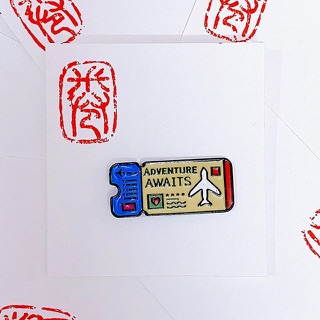 Pin cài hình máy bay, tag