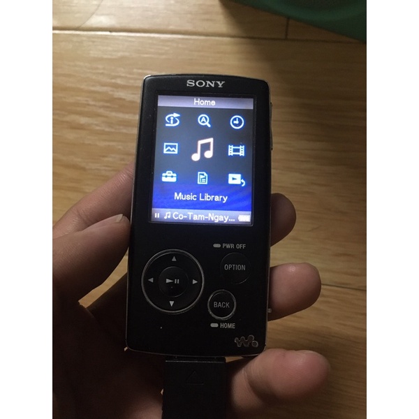 Máy nghe nhạc Sony walkman
