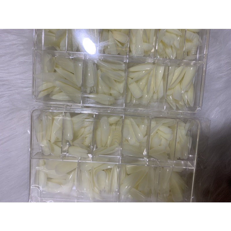 móng úp nhọn dài đục