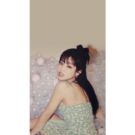 Đầm hai dây hoa cúc xanh giống Jennie BLACKPINK, Winter aespa