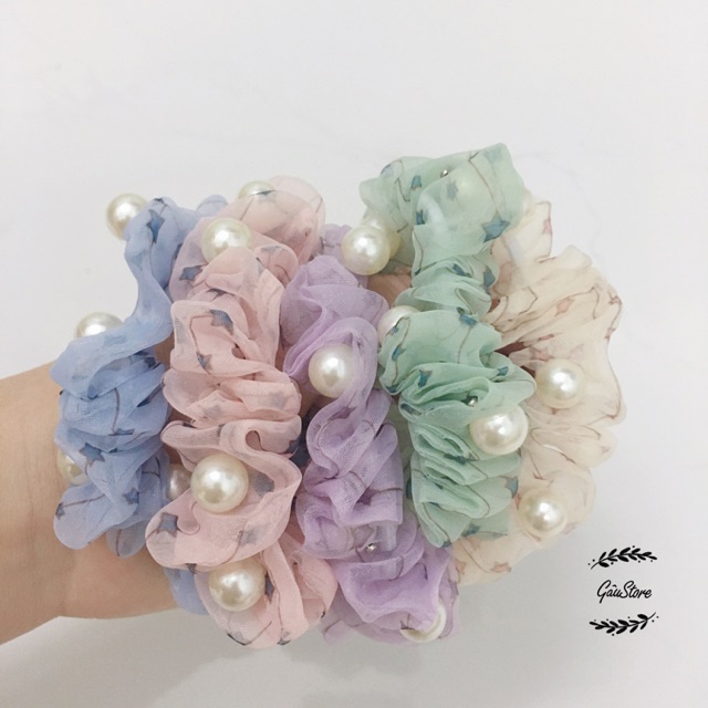 Cột tóc voan đính hạt sang trọng
