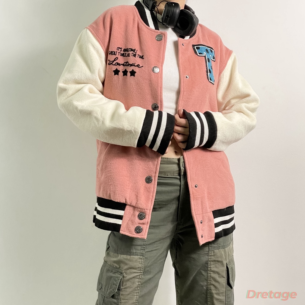 ÁO KHOÁC BÓNG CHÀY VARSITY JACKET LOVE TOXIC