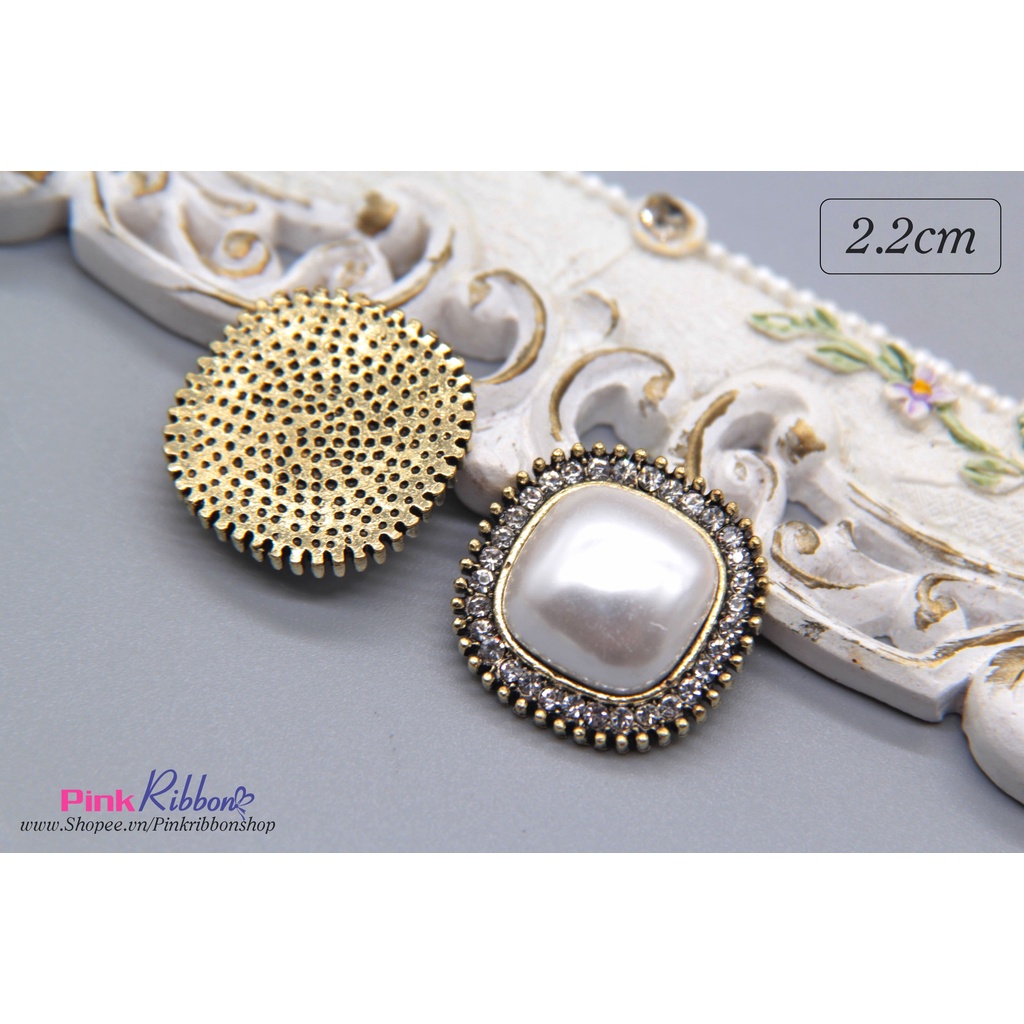 Charm hình vuông viền đá nhí 2.2cm