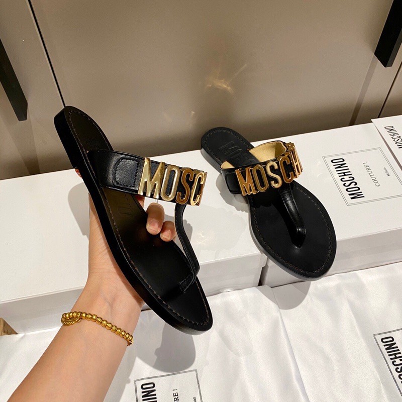 Dép xỏ ngón đế cao quai đính logo chữ đế 3.5cm moschino