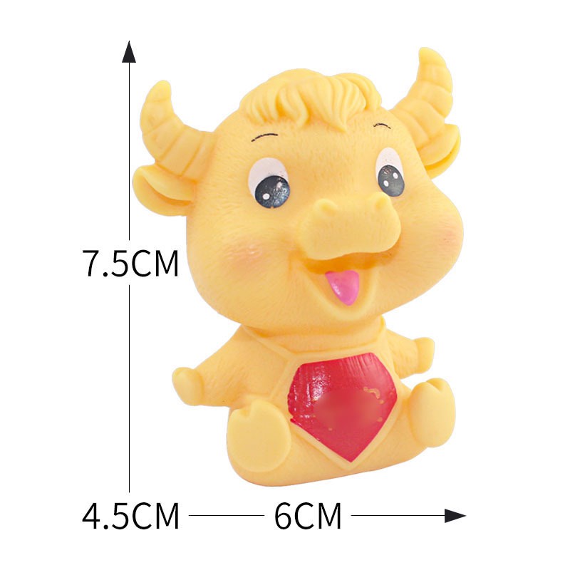 Trâu nhựa trang trí bánh kem