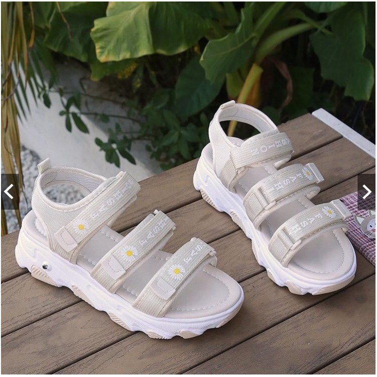 Sandal Nữ Thêu Hoa Cúc 3 Quai Đế Cao 4cm Kiểu Dáng Hàn Quốc