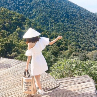 Váy trắng lệch vai