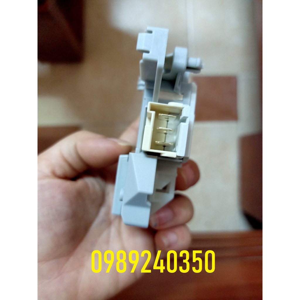 Công tắc khóa cửa máy giặt Electrolux EWF 12843 chính hãng