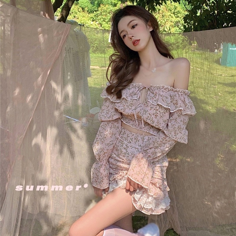 Bộ Áo Croptop Phối Ren In Hoa + Chân Váy Lưng Cao In Họa Tiết Hoa Xinh Xắn Cho Nữ