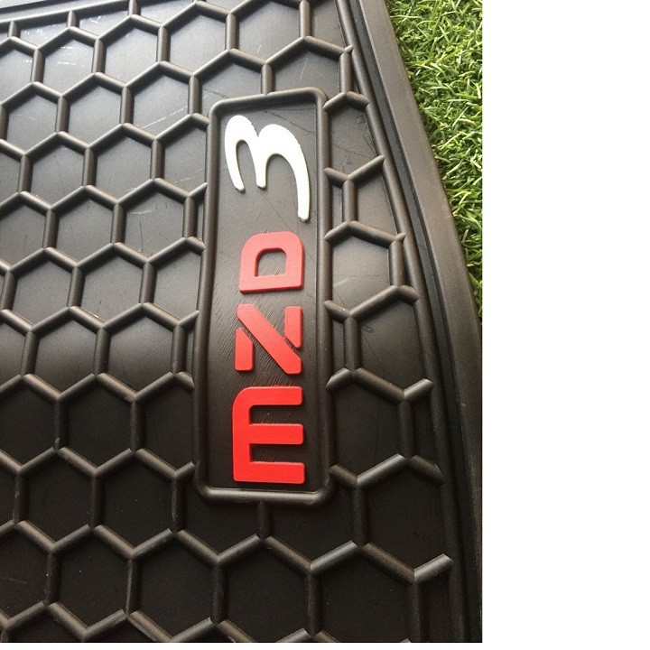 Thảm Lót Sàn Cao Su Cho Xe Mazda 3 2015 đến 2022 mẫu Tổ ong Chữ Đỏ - hàng không mùi , cao su đúc, vừa form xe