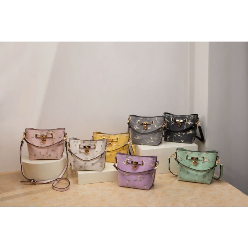 Túi đeo vai Clarin BAG SLEMPANG BAG BY JH 100% chính hãng màu đỏ cho nữ