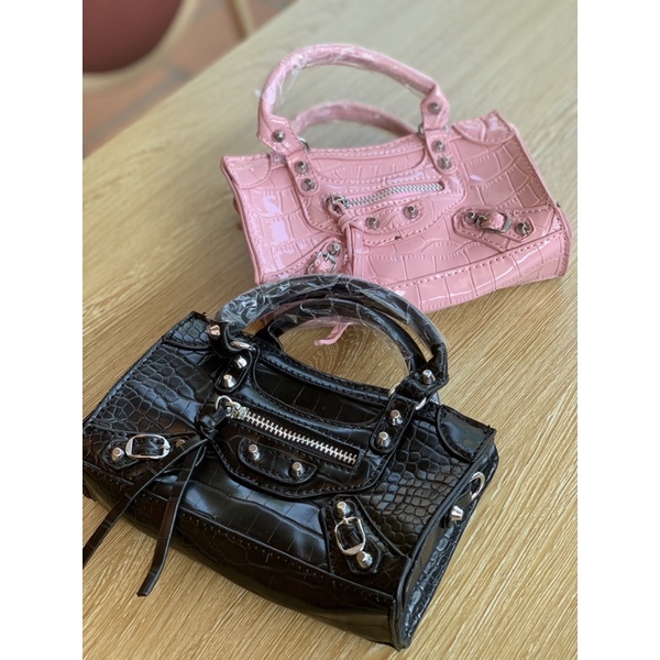 Túi balen sz18 da bóng mới ( đen - hồng )