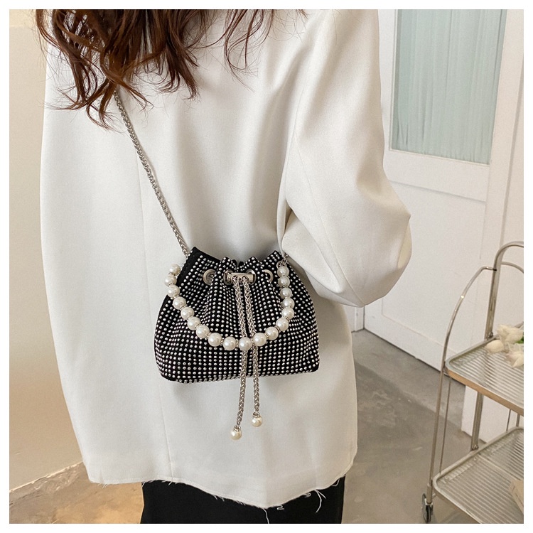 Túi Xách bucket Đeo Vai Đính Ngọc Trai Phối Dây Xích Thời Trang Sành Điệu