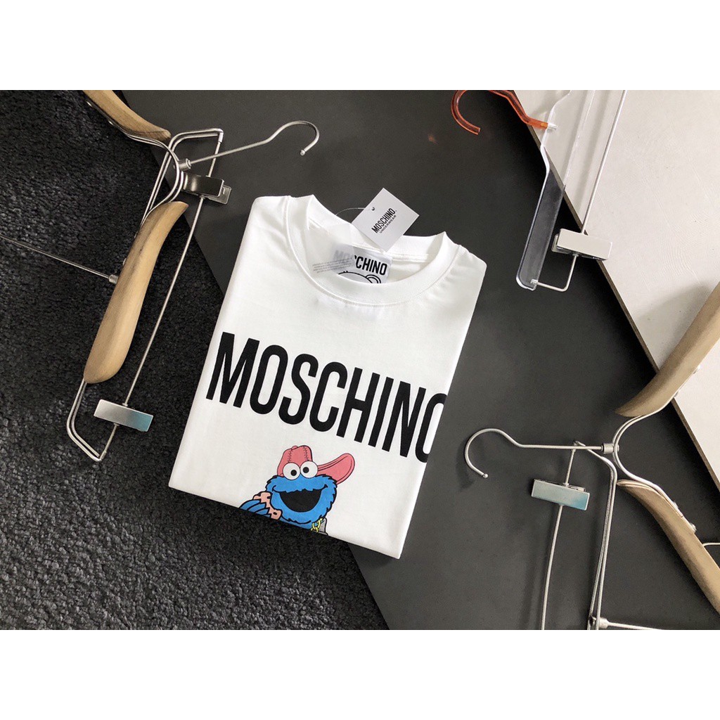 Áo thun nam thời trang Moschino thiết kế trẻ trung mang phong cách thiếu niên, năng động đẹp