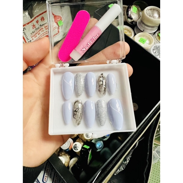 Nail box thiết kế màu xanh ẩn khảm kèm keo và dũa