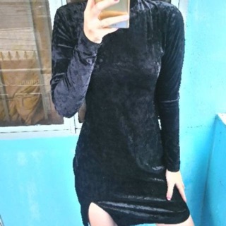 Đầm body nhung cổ lọ