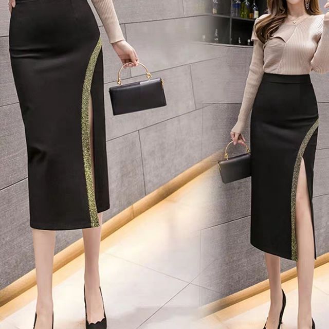 Chân váy đen xẻ phối nhũ