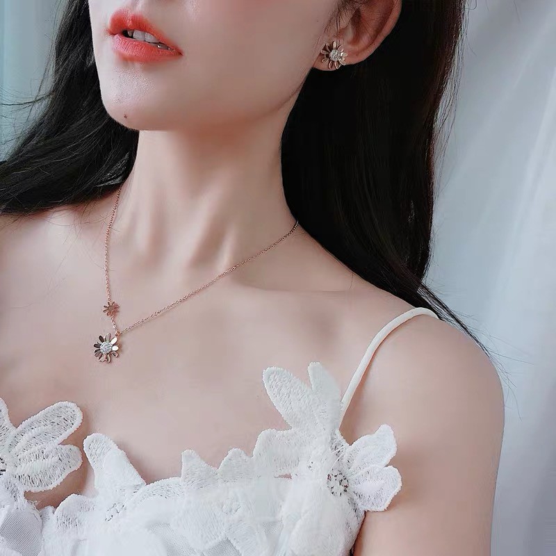 Dây Chuyền Thép Titan Mạ Vàng 18K Mặt Hình Hoa Cúc Phong Cách Hàn Quốc