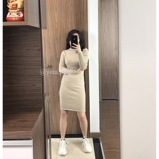 Váy len body cổ lọ