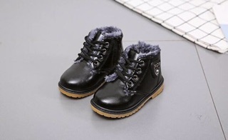 Boot bé trai
