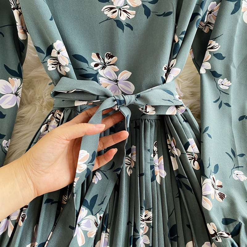 Đầm Midi Hoa Dài Tay Cổ Chữ V Phong Cách Retro Nữ Tính