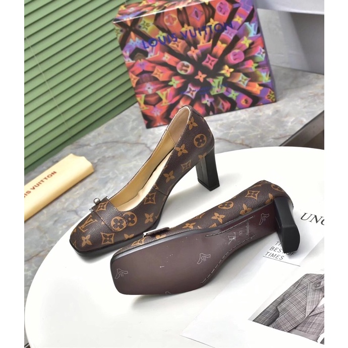 Giày cao gót 6.5cm mũi vuông hoạ tiết thương hiệu Louis Vuitton LV 2022 cao cấp da thật