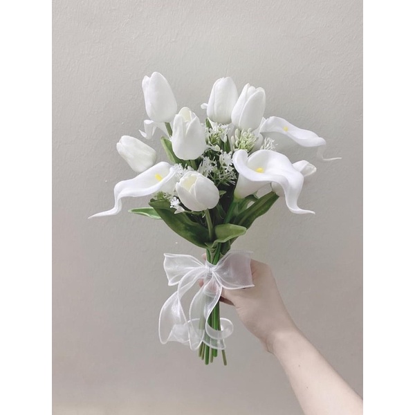 Hoa cầm tay cô dâu