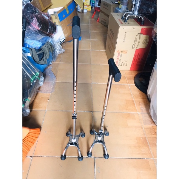Gậy chống cho người già, gậy batong inox có 4 chân đỡ hàng đẹp rất chắc chắn