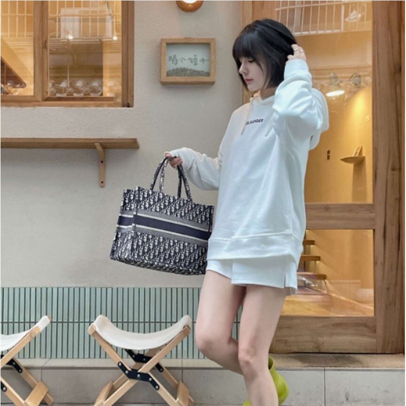 Áo hoodie unisex form rộng MADELA có mũ in chữ JILSANDER