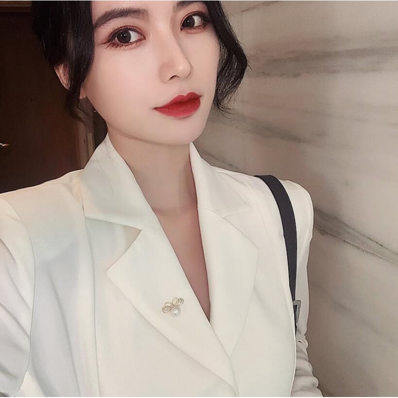 Ghim Cài Áo Cố Định Khăn Choàng Lụa Đính Ngọc Trai Hình Ong Chống Chói Thời Trang Mùa Hè Cao Cấp Cho Nữ