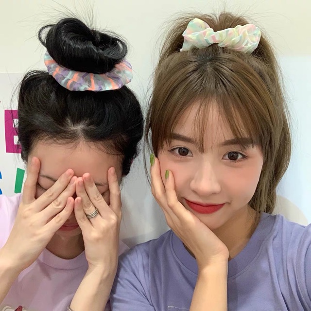 Chun buộc tóc Scrunchie voan kẻ dọc